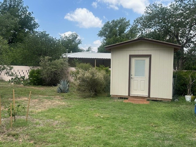 407 N Phelps St, Alpine, TX 79830 - view of shed