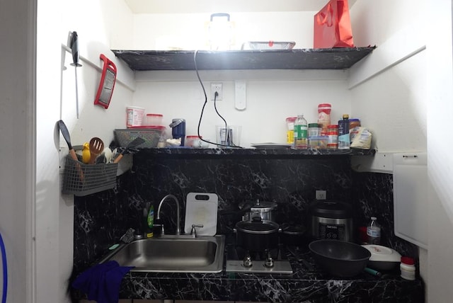 3020 W 15th St, Odessa, TX 79763 - kitchen featuring backsplash