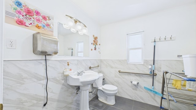 912 W 7th St, Pecos, TX 79772 - bathroom with tile walls, tile patterned floors, and a wainscoted wall