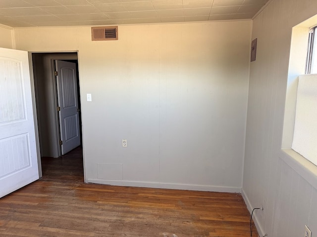 189 County Road 401-l, Seminole, TX 79360 - unfurnished room featuring wood finished floors