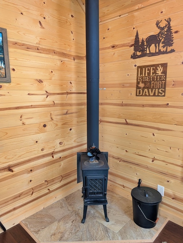 307 Cochise Canyon Trl, Fort Davis, TX 79734 - detailed view of a wood stove and wood walls
