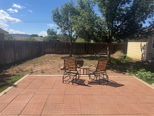 903 W Uvalde Ave, Alpine, TX 79830 - fenced backyard featuring a patio
