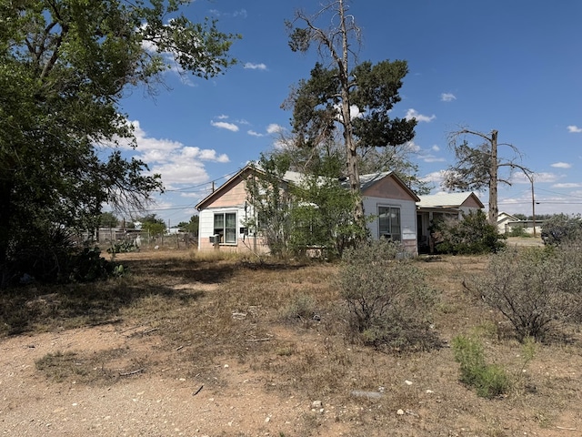 300 S Monahans Ave, Wink, TX 79789 - view of front of home