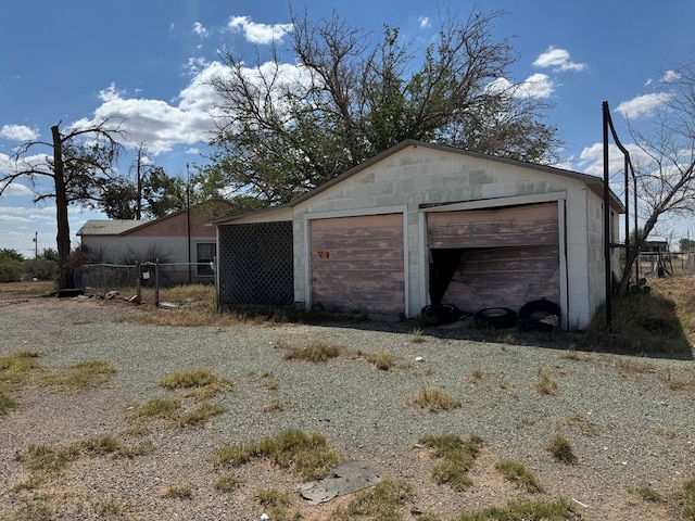 300 S Monahans Ave, Wink, TX 79789 - view of detached garage