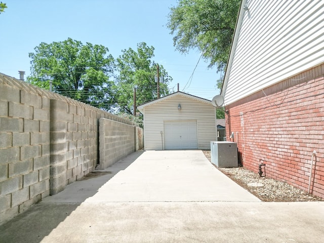 2809 E 17th St, Odessa, TX 79761 - detached garage featuring concrete driveway