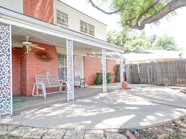 2809 E 17th St, Odessa, TX 79761 - covered porch with a ceiling fan