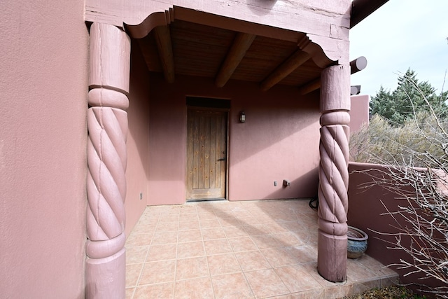 entrance to property featuring a patio area