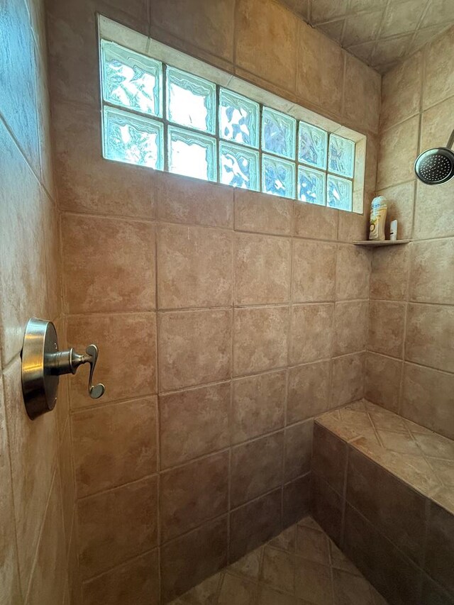 bathroom featuring tiled shower