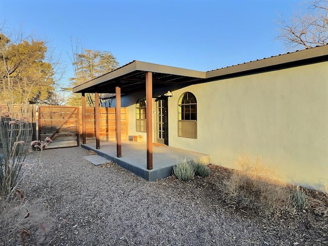 404 N Plateau St, Marfa, TX 79843 - view of patio / terrace featuring fence