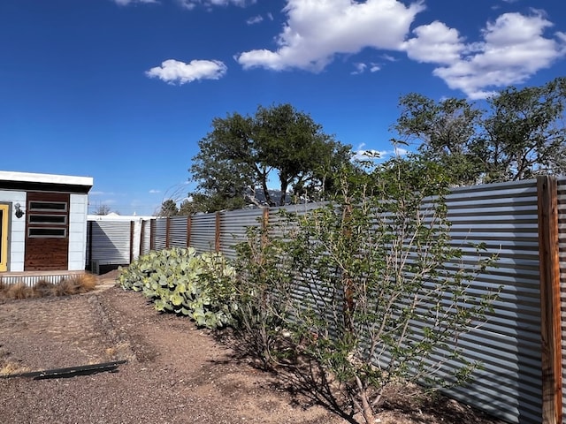 404 N Plateau St, Marfa, TX 79843 - view of yard with fence
