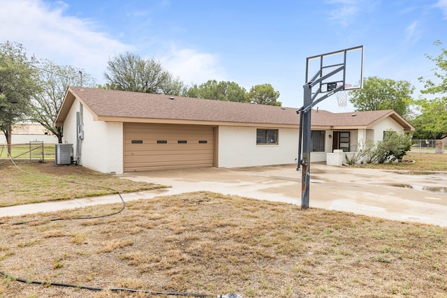 622 W Hillmont Rd, Odessa, TX 79764 - view of front of property with brick siding, driveway, and a garage