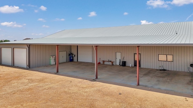 7101 W County Rd 44, Midland, TX 79707 - garage with a garage