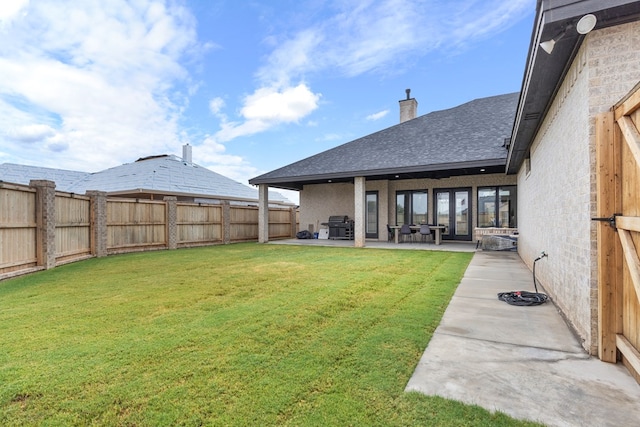 view of yard featuring a patio area