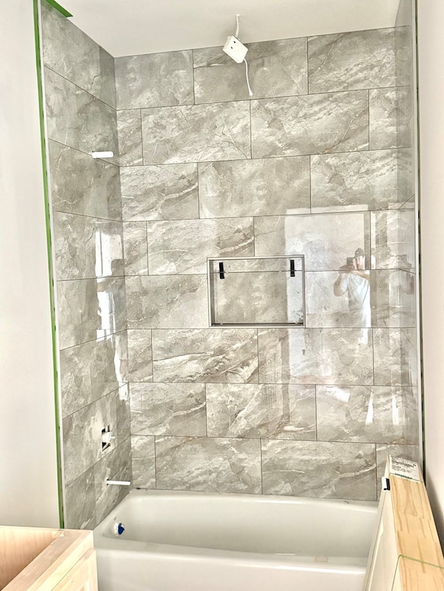 44 La Fauna Dr, Odessa, TX 79765 - full bath featuring shower / washtub combination