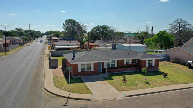 1500 S Bruce Ave, Monahans, TX 79756 - view of front of house featuring brick siding, driveway, and a front yard