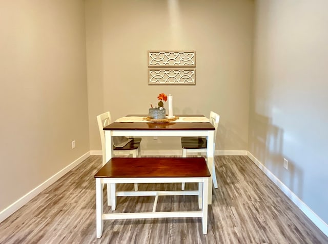 1311 Red Cliff Ave, Odessa, TX 79765 - dining space featuring wood finished floors and baseboards