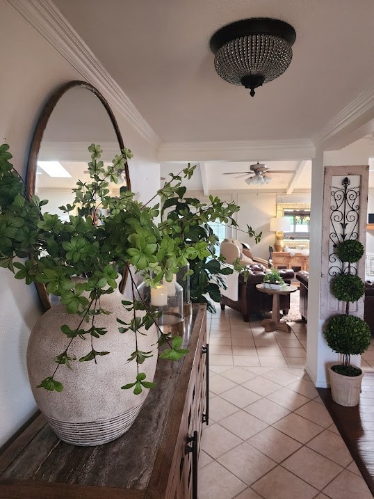 balcony featuring a ceiling fan