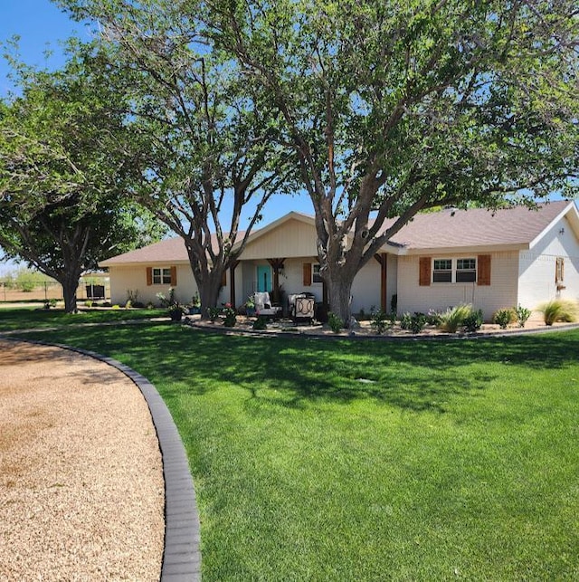 view of front of house with a front lawn