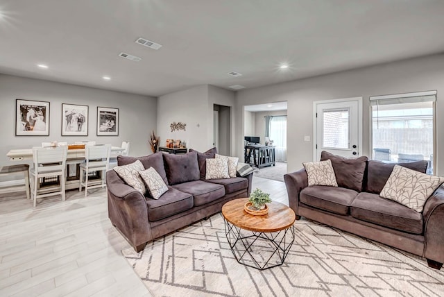 8409 E County Rd 115, Midland, TX 79706 - living area with recessed lighting