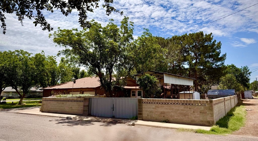 1800 Thompson, Crane, TX 79731 - view of side of home featuring a fenced front yard and a gate