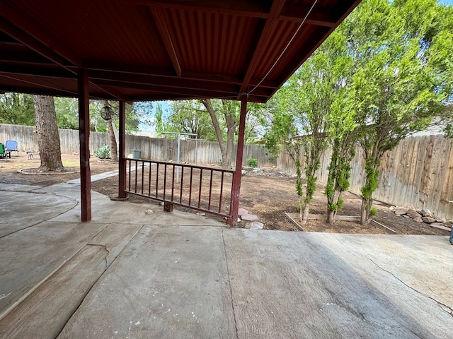 503 E Hendryx Ave, Alpine, TX 79830 - fenced backyard with a patio area