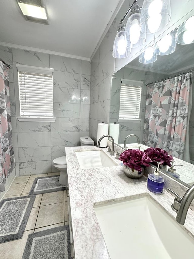 503 E Hendryx Ave, Alpine, TX 79830 - full bath with toilet, tile walls, crown molding, double vanity, and a shower with curtain
