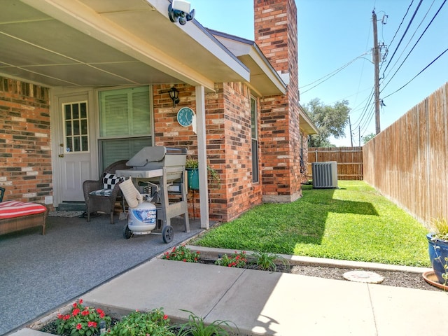 1847 Cody Pl, Odessa, TX 79762 - fenced backyard with grilling area and a patio area