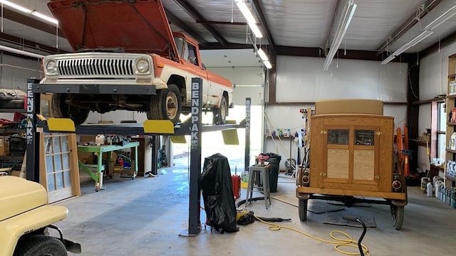 735 S Front St, Fort Davis, TX 79734 - garage featuring a workshop area
