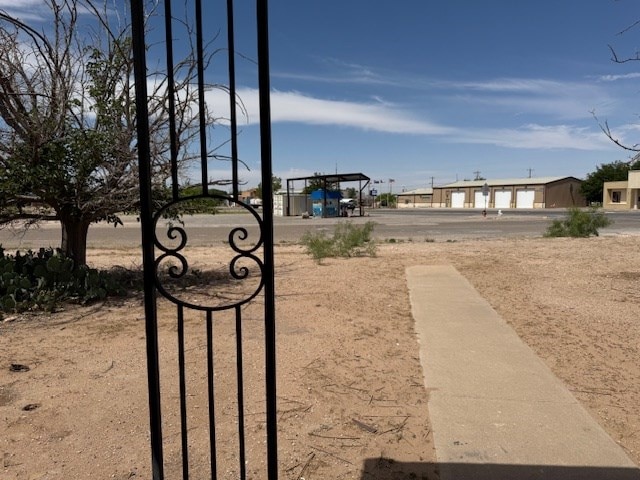 419 N Cross, Wink, TX 79789 - photo 5