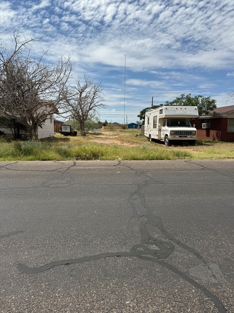 904 Honeysuckle St, Odessa, TX 79758 - photo 2