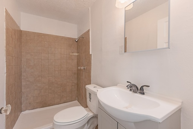 900 N Dotsy Ave, Odessa, TX 79763 - full bathroom with vanity, tiled shower, and a textured ceiling