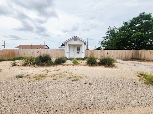 512 E 8th St, Mccamey, TX 79752 - photo 1