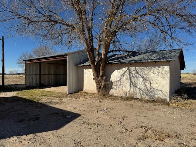 exterior space featuring an outbuilding