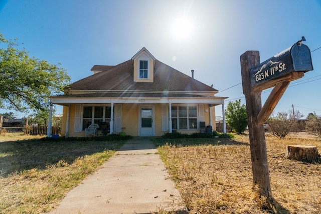 603 N 11th St, Alpine, TX 79830 - view of front facade with a porch