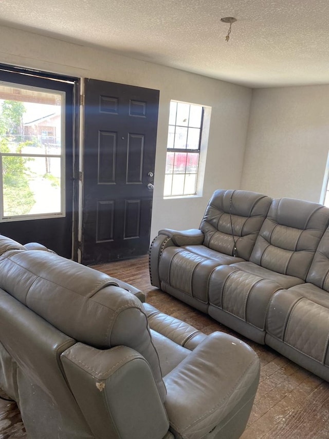 418 S Lee Ave, Odessa, TX 79761 - living area featuring a textured ceiling