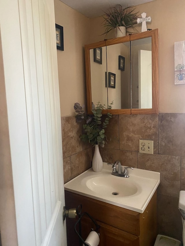 418 S Lee Ave, Odessa, TX 79761 - half bath with tile walls, vanity, and toilet