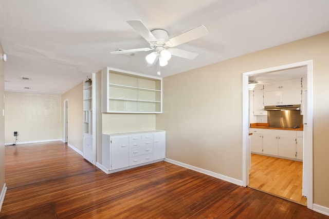 401 E Sul Ross Ave, Alpine, TX 79830 - empty room featuring wood finished floors, a ceiling fan, and baseboards