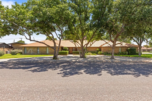 1300 NW 5th St, Andrews, TX 79714 - photo 1
