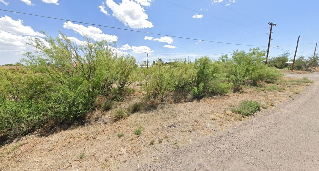 504 Mendias St, Marfa, TX 79843 - photo 2