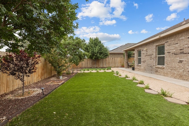 view of yard featuring a fenced backyard