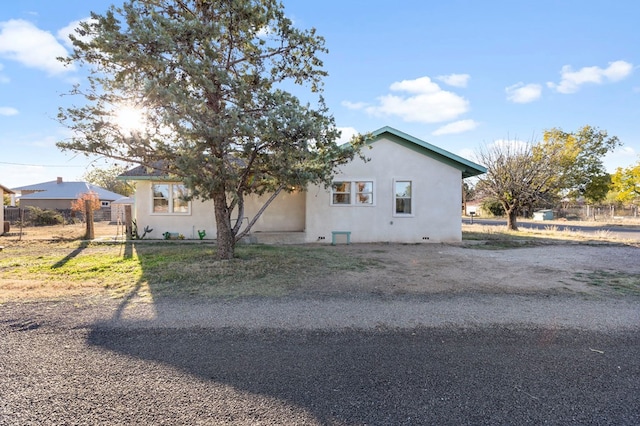 308 N 10th St, Alpine, TX 79830 - view of side of property featuring stucco siding and fence