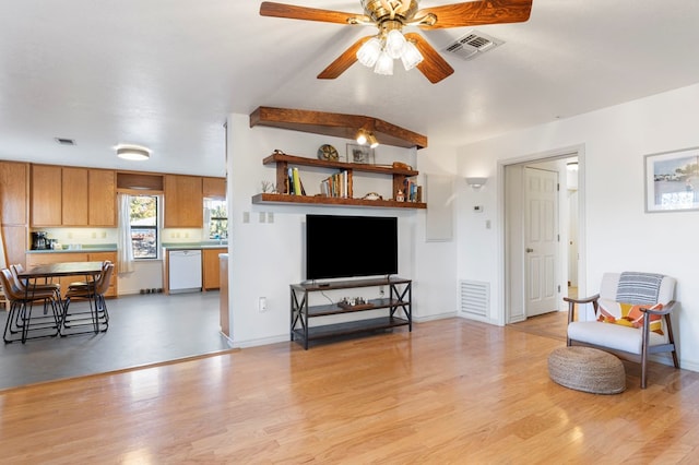 308 N 10th St, Alpine, TX 79830 - living area with ceiling fan and light wood-style floors