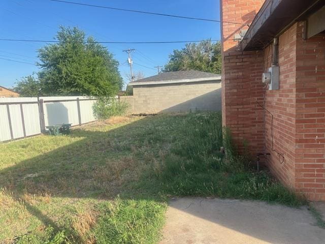 606 NW 14th St, Andrews, TX 79714 - view of yard