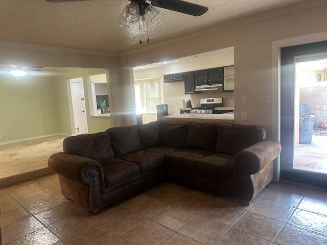 606 NW 14th St, Andrews, TX 79714 - living room featuring a ceiling fan, crown molding, and a textured ceiling