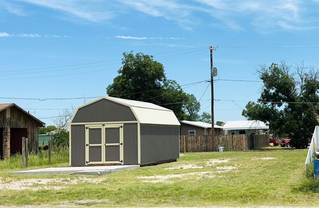 205 S Cedar, Kermit, TX 79745 - photo 1