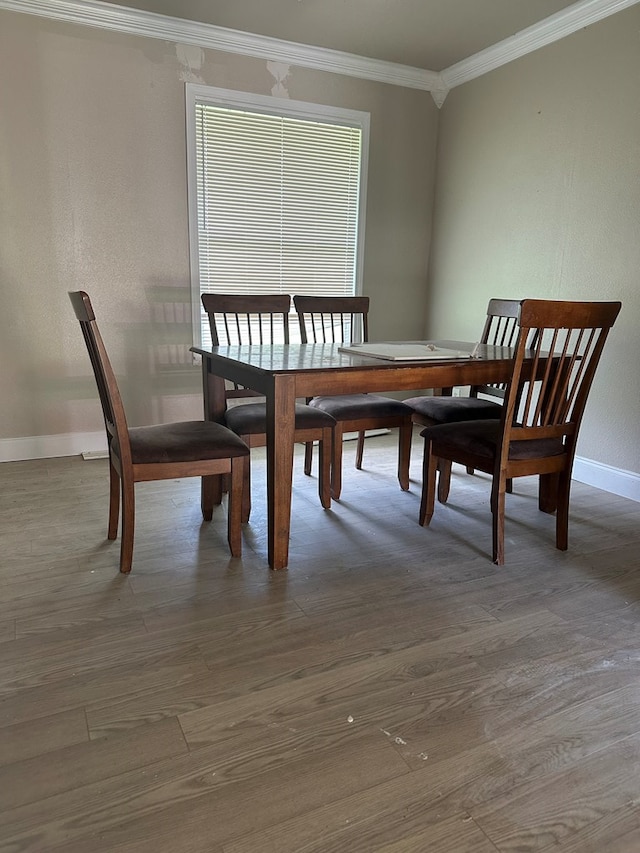 302 E Byrd St, Universal City, TX 78148 - dining room featuring crown molding, baseboards, and wood finished floors