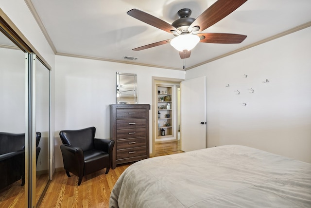 203 NE 8th St, Marathon, TX 79842 - bedroom featuring a closet, crown molding, wood finished floors, and ceiling fan