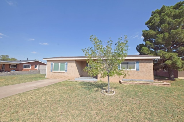 ranch-style home with a front yard