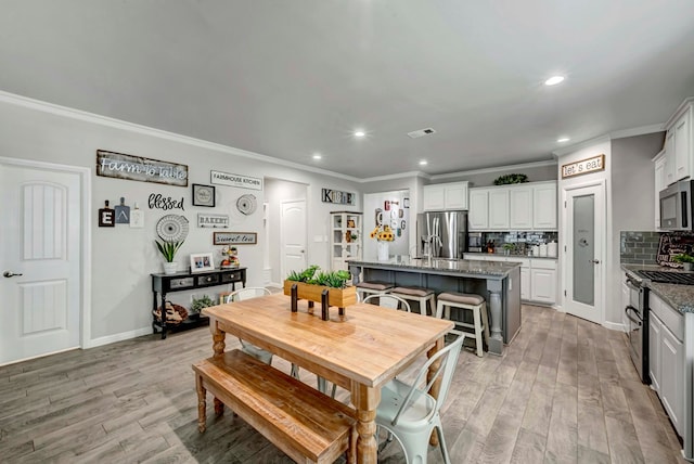 8430 E County Rd 114, Midland, TX 79706 - dining space featuring ornamental molding, recessed lighting, light wood-style floors, and baseboards