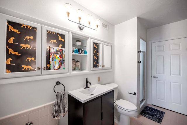 1600 W Kansas Ave, Midland, TX 79701 - full bath featuring vanity and a shower with shower door